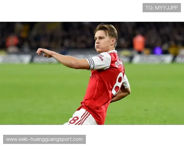 厄德高 vs 克罗斯：传控风格与节奏掌控差异分析