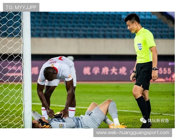 反弹球获利是否构成越位？规则细节全解析