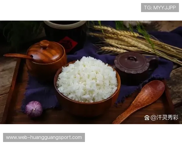 吴向东凌晨四点还在啃鸡胸肉，这人是真把日子过成训练计划了