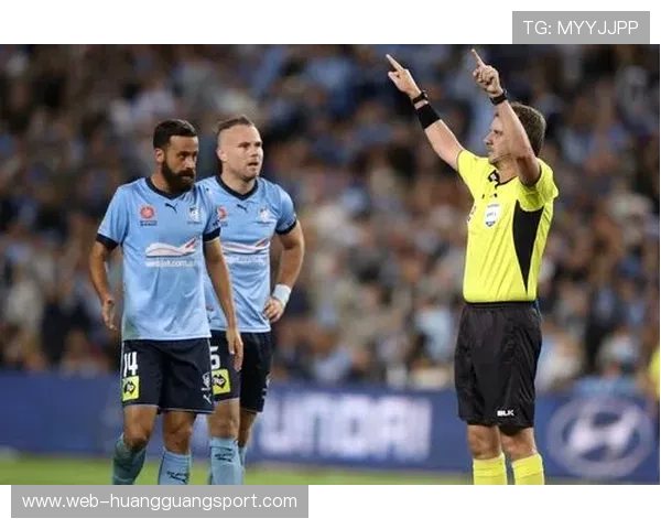 场上官员被罚离场，足球规则到底怎么规定的？