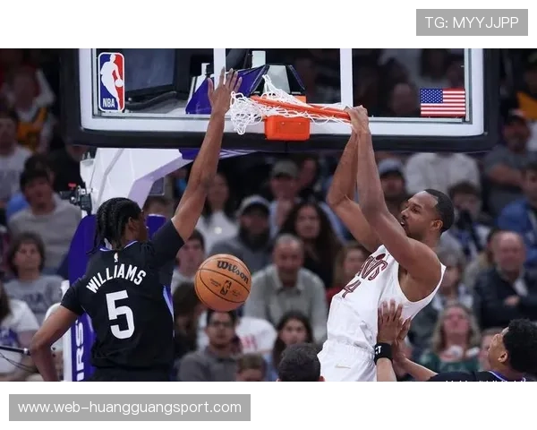 埃文·莫布里内线防守主导力提升 勒布朗对决中展现关键影响