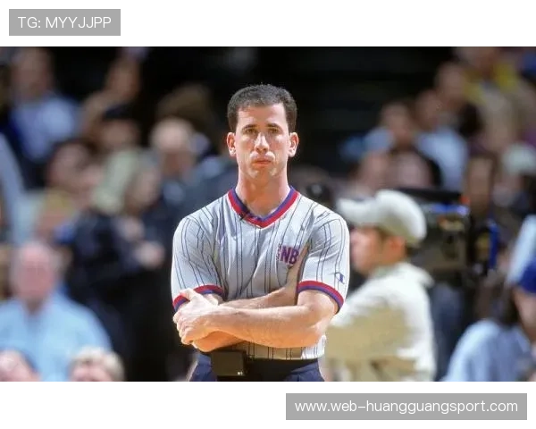 裁判协商判罚流程是什么规则?详解NBA与FIBA判罚决策机制差异 裁判协商判罚流程是什么规则?详解NBA与FIBA判罚决策机制差异