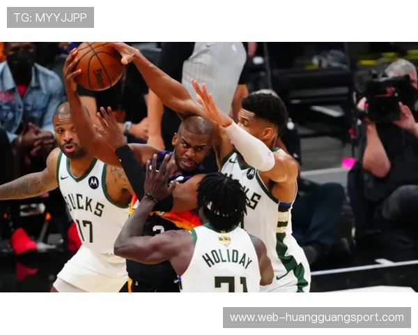 霍勒迪挡拆为字母哥制造错位 提升关键回合掌控 霍勒迪挡拆为字母哥制造错位 提升关键回合掌控